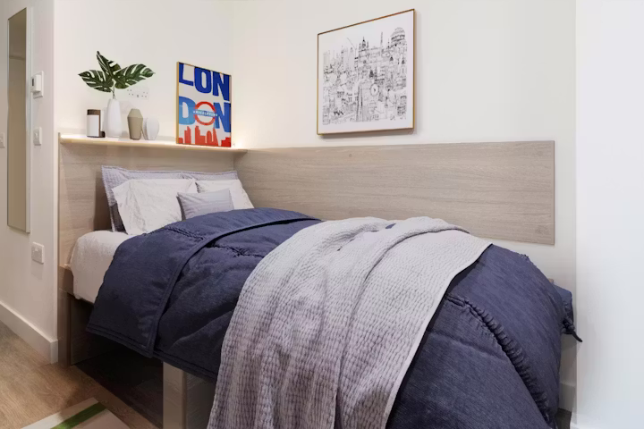 gobritanya-london-bridge-london-Bronze Studio - Standard View Mid Level-1