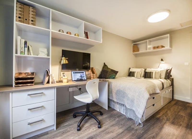 halsmere-studios-1-london-Bronze Studio