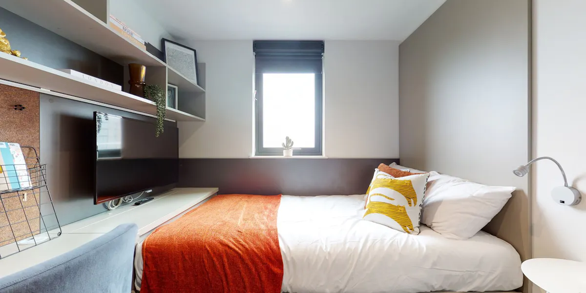 ROOM ROOM
