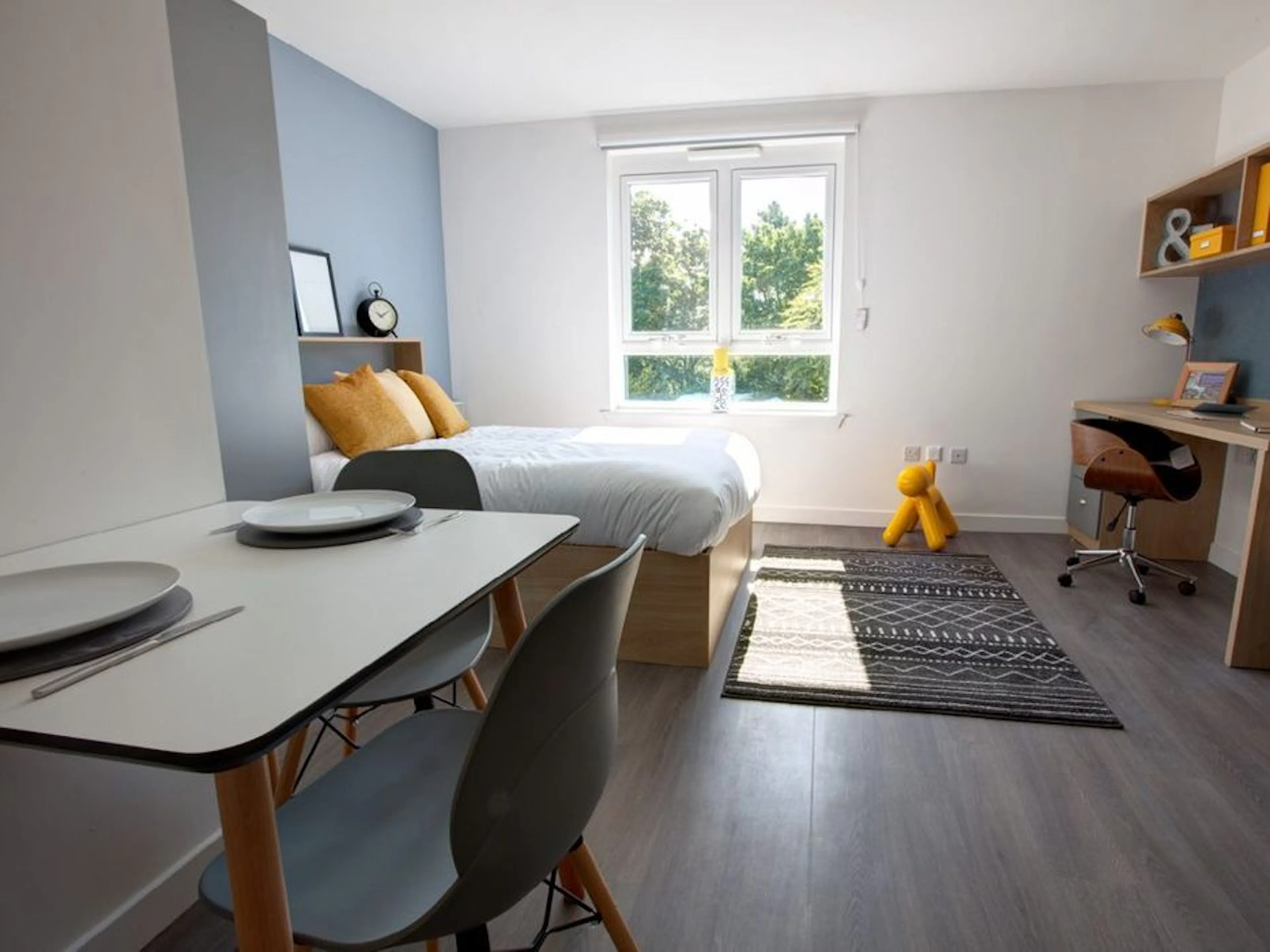 Bronze Studio ROOM 1