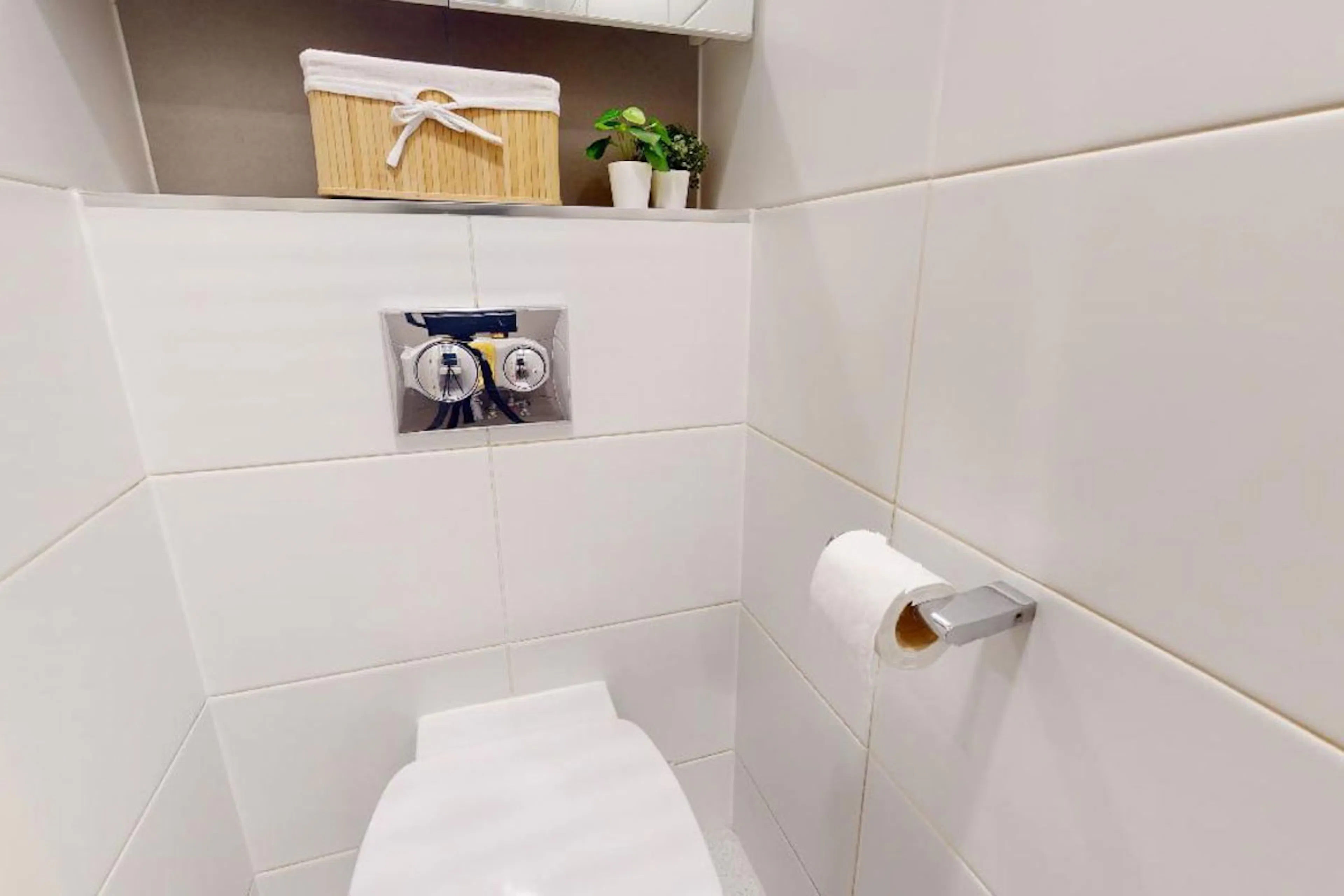 Bronze 2 Bed Apartment Plus BATHROOM 2