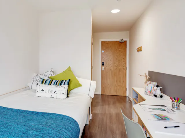 Bronze Two Bed Flat room image 1