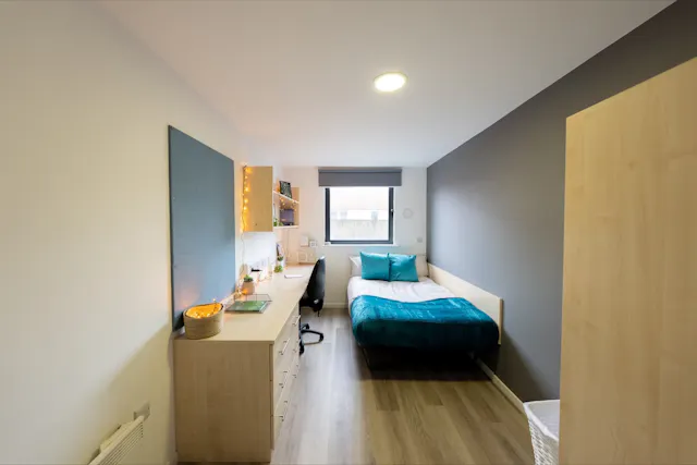 Bronze En-suite room image 1