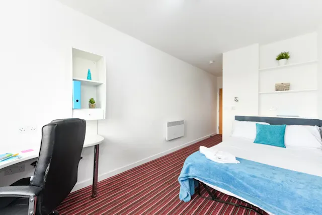 Two Bed Gold Standard room image 1