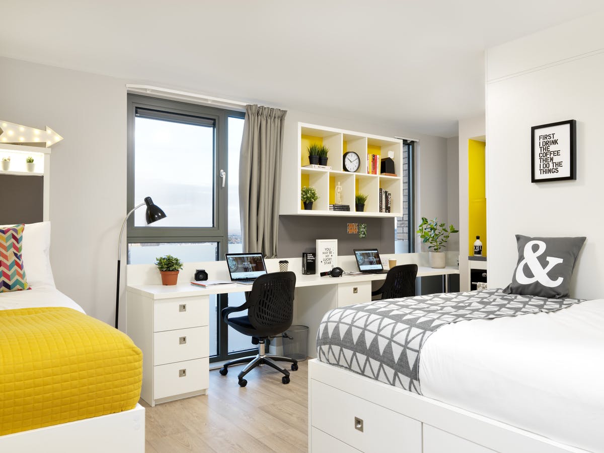 student-castle-edinburgh-edinburgh-Bruce Twin