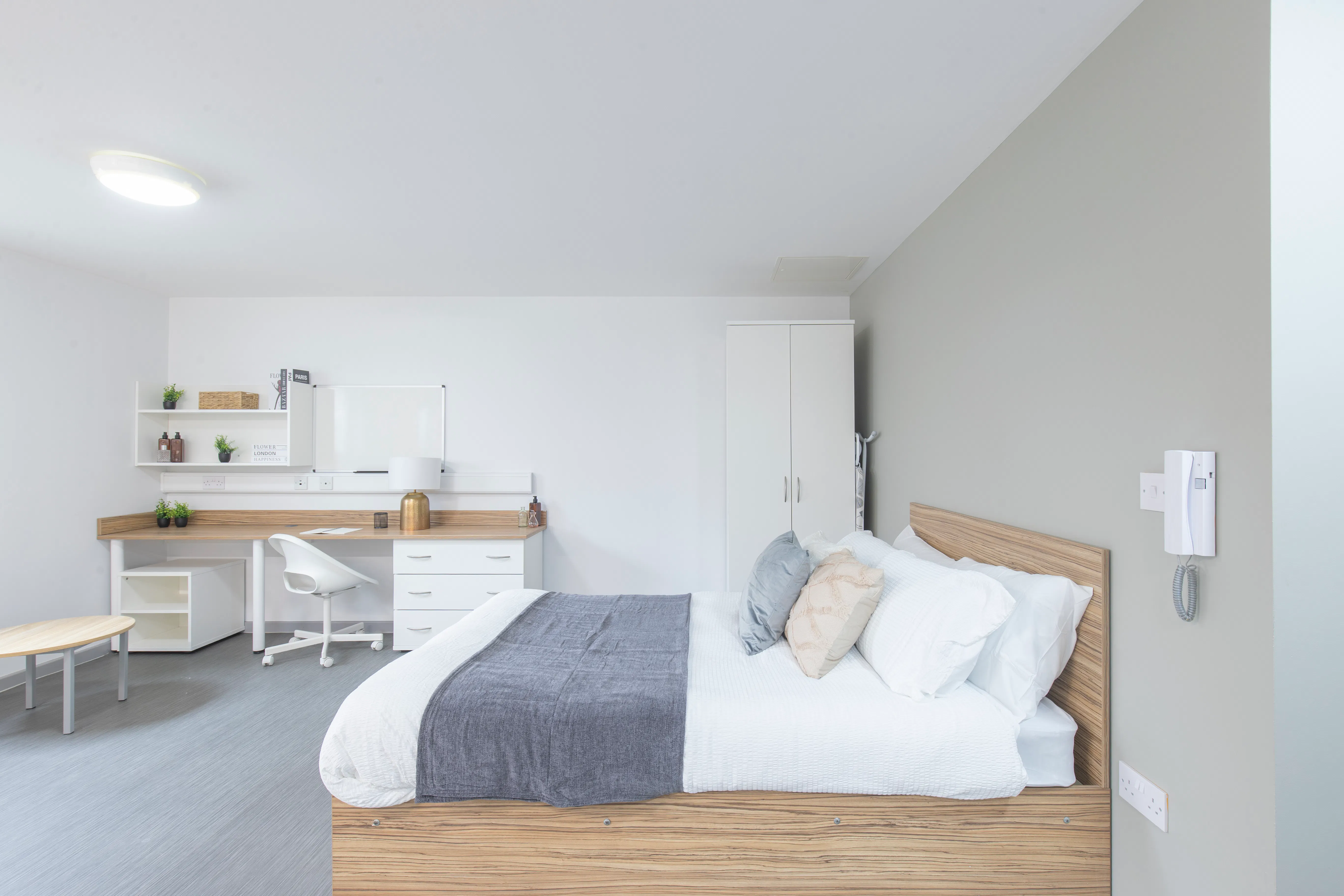 Premium Studio (Bryson court)