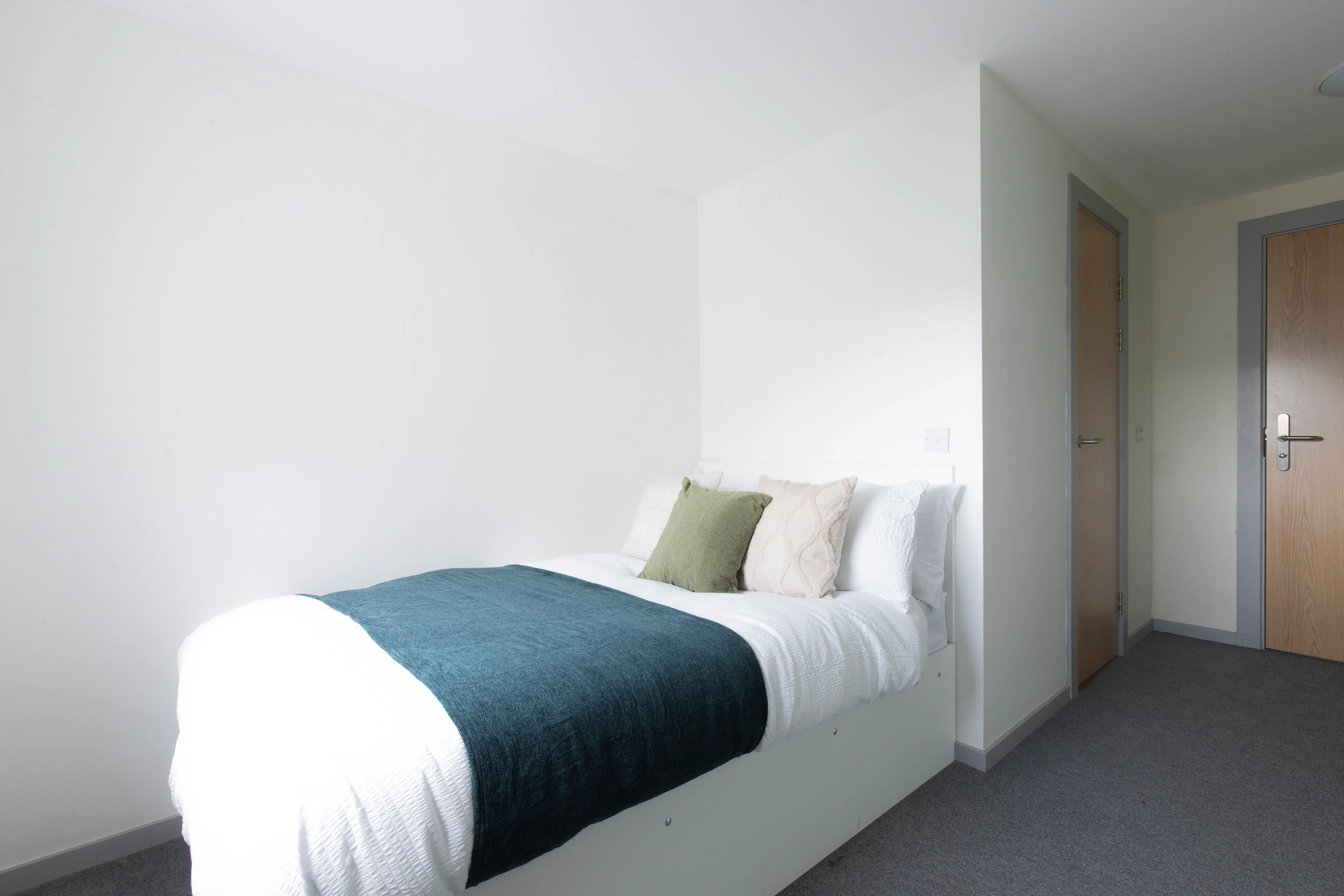 Standard En-suite (Bryson Court)