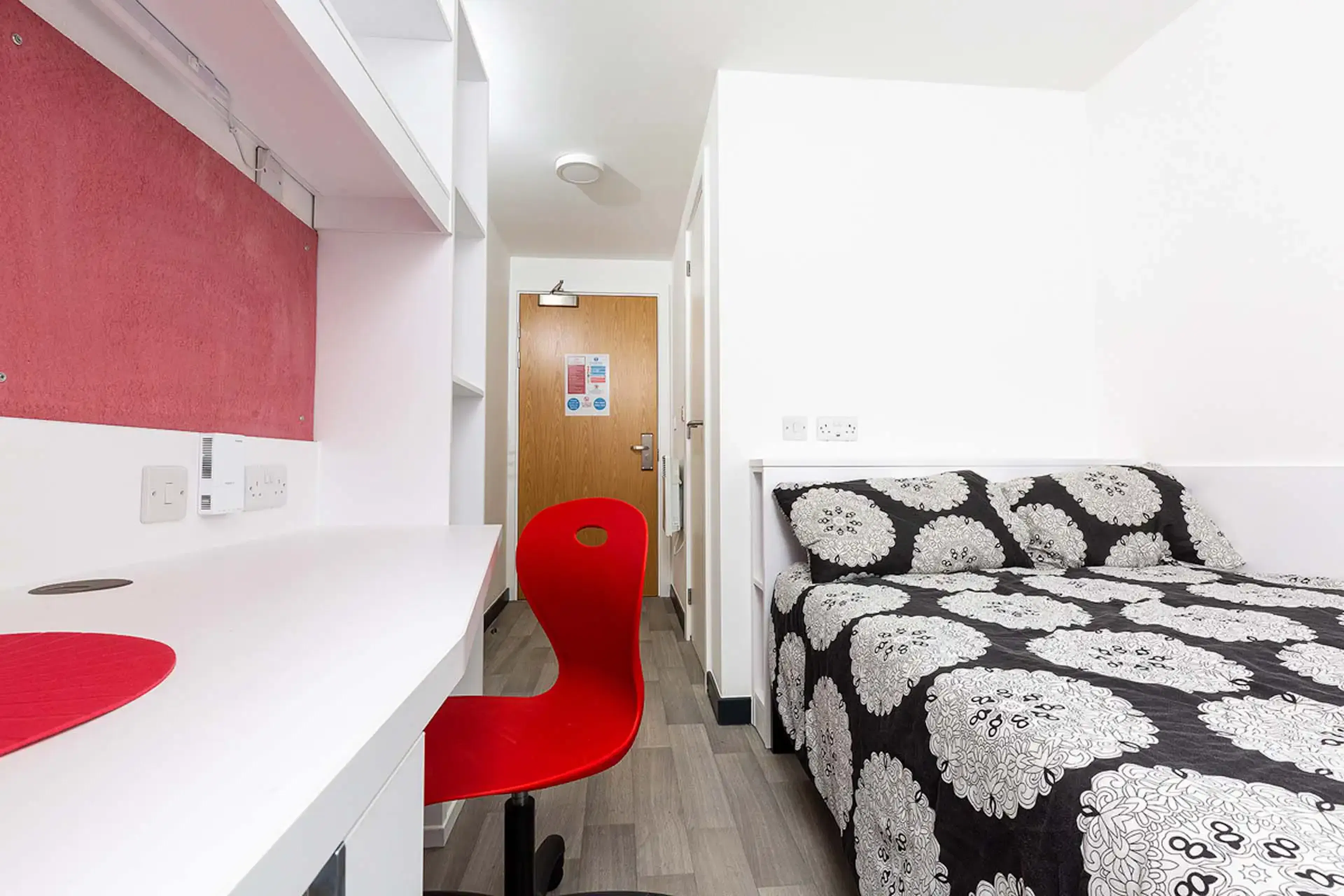 Budget Ensuite ROOM 4