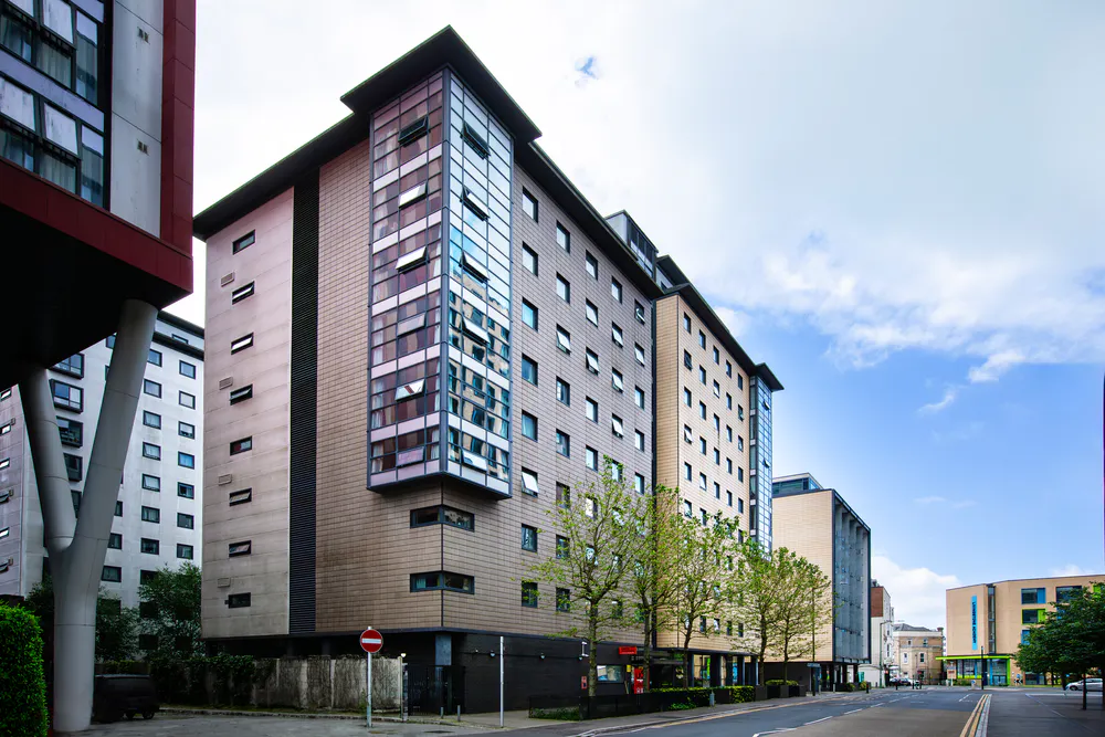 BUILDING