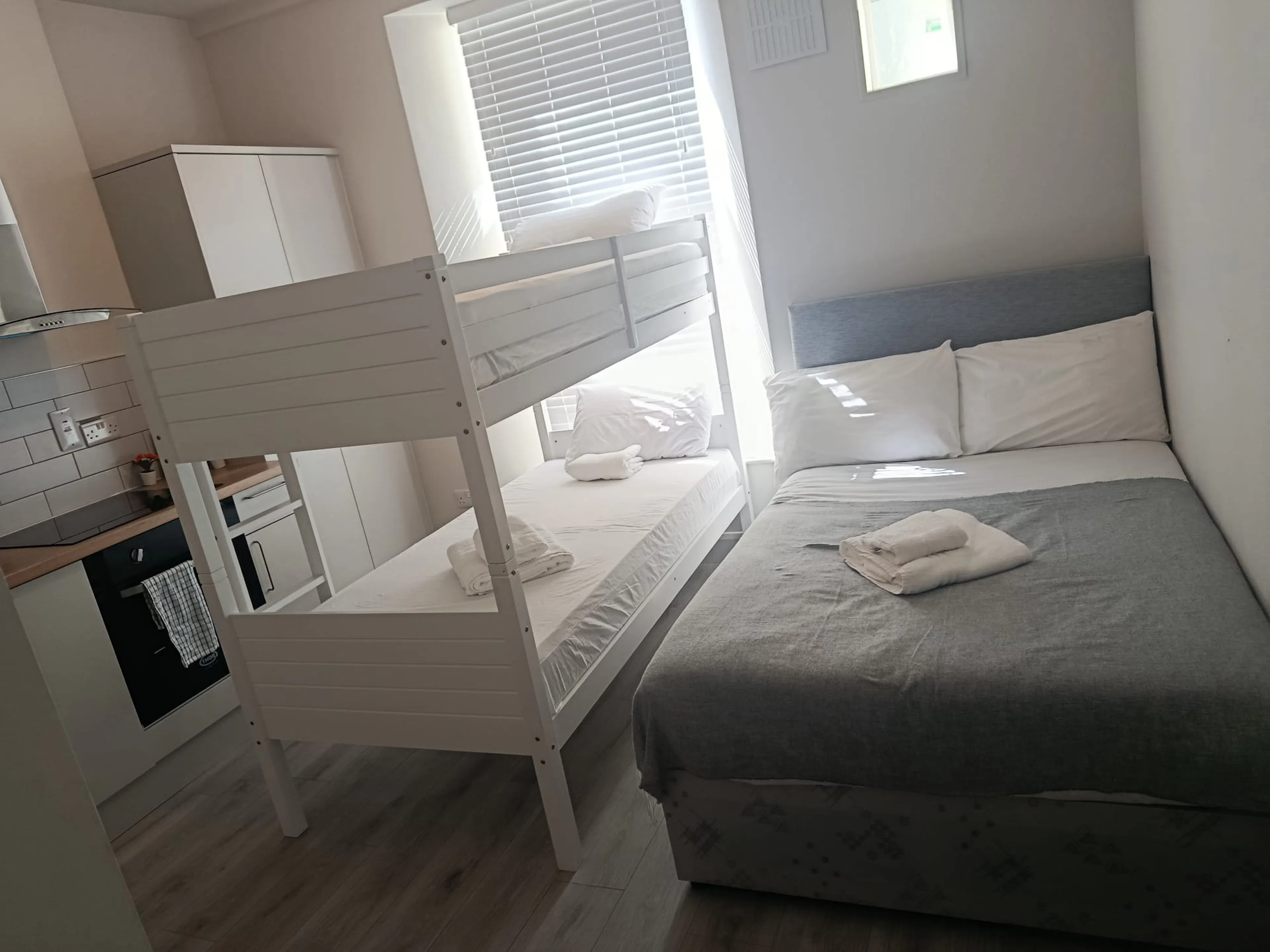 ROOM ROOM 4