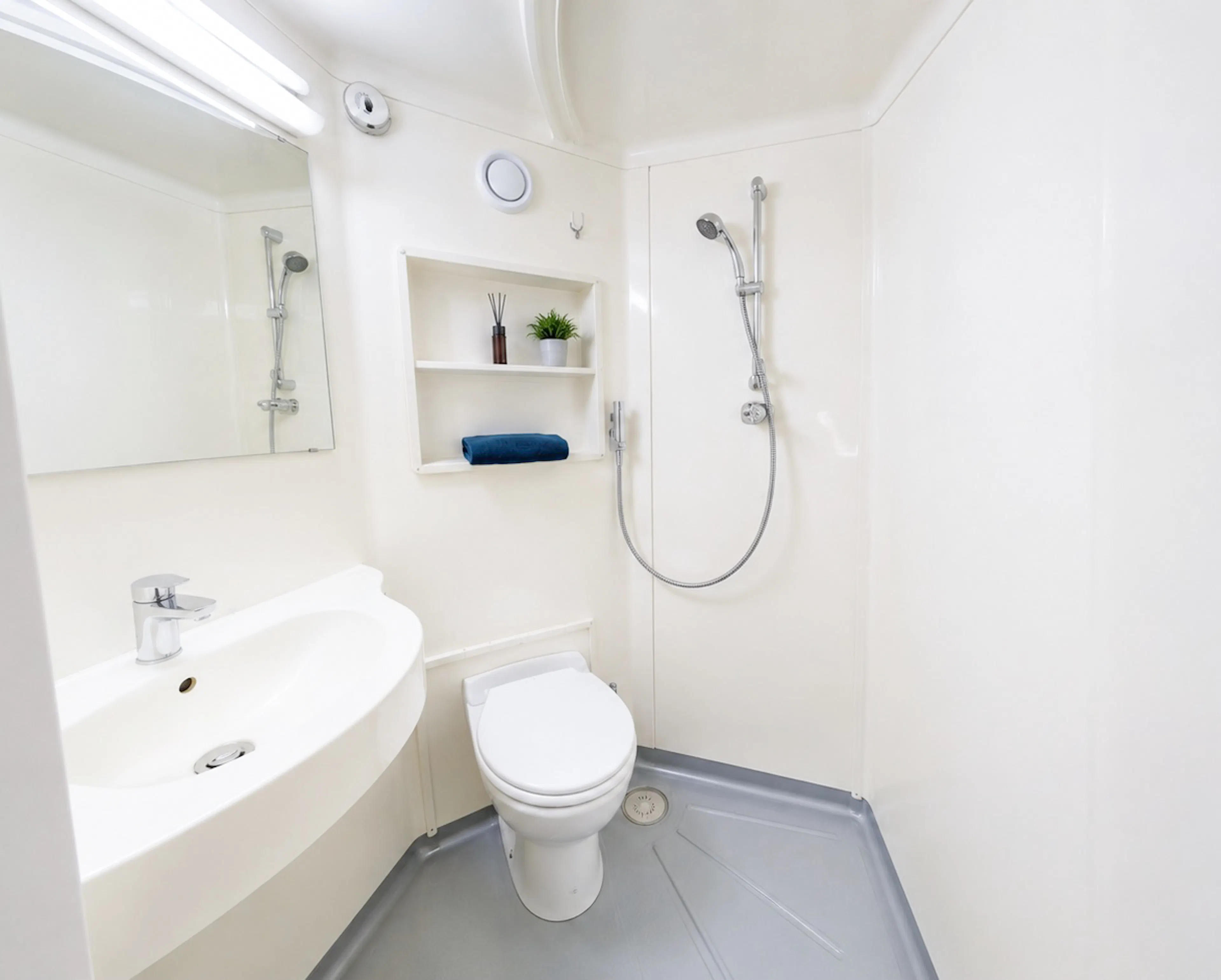 Deluxe Double Studio BATHROOM 3
