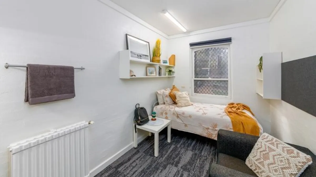 Buru - 6 Bed Apartment plus Study ROOM