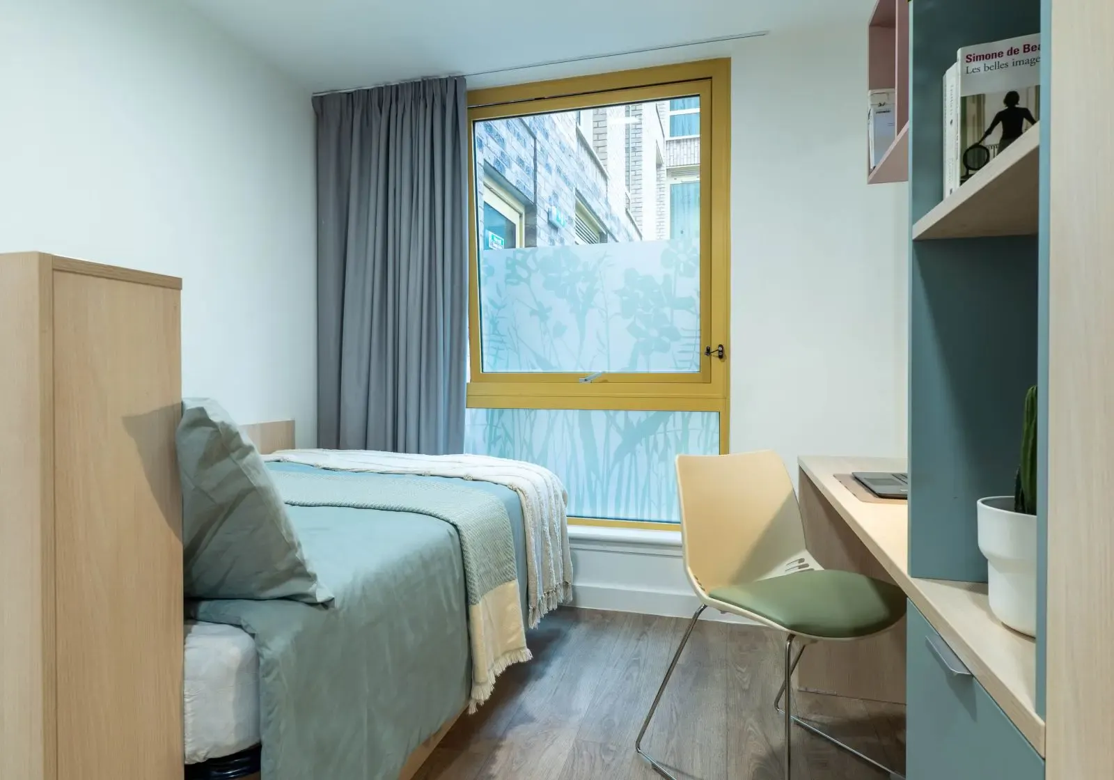 Gold En Suite
