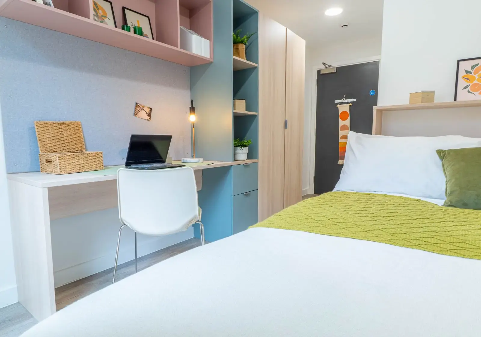 Silver En Suite Plus