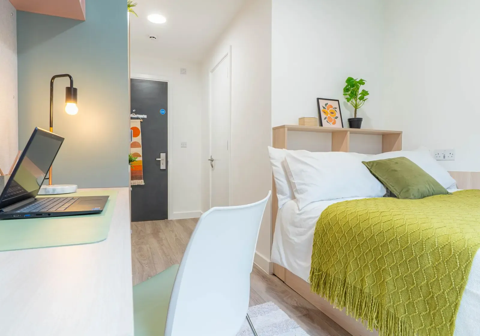 Silver En Suite Plus