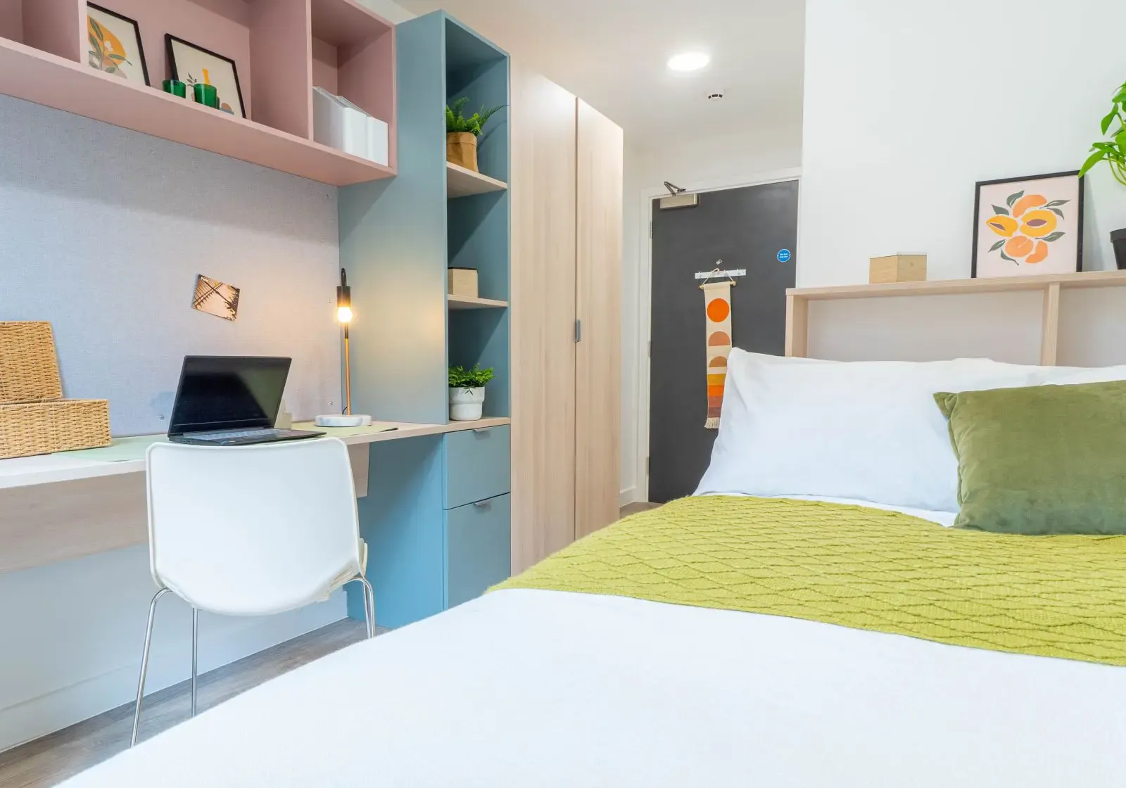Silver En Suite Plus
