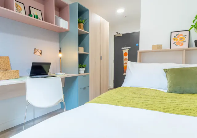 Silver En Suite Plus room image 2