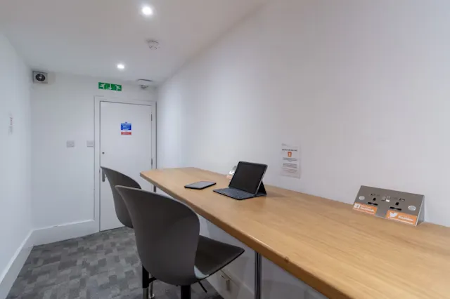 Platinum Studio Twin room image 1