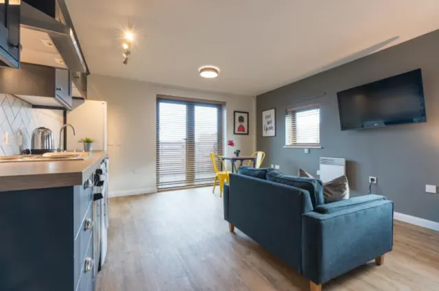 Flat 5, 3 Bedroom Apartment room image 1