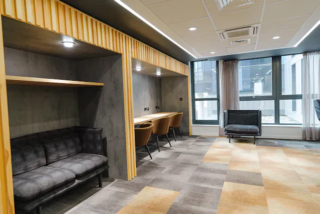 Bronze En-Suite (Multi-Window) - Standard View | Lower Level room image 1
