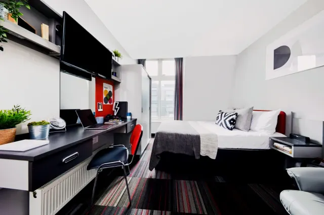 Classic Ensuite room image 2