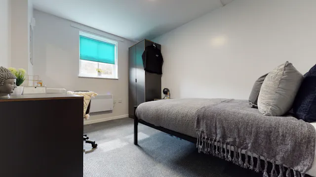 Classic 6 bed room image 2