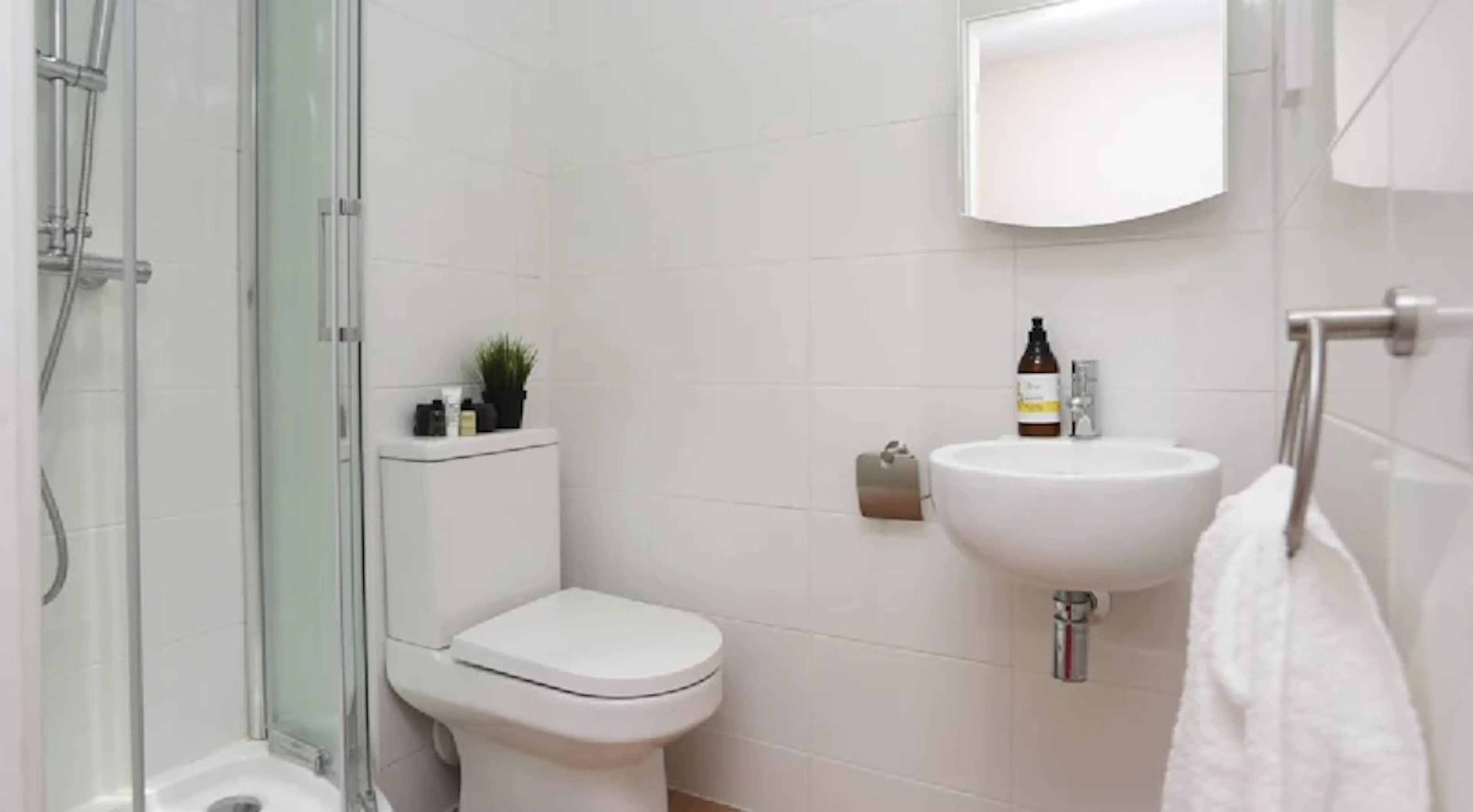 Classic Ensuite – Kentish House BATHROOM 2