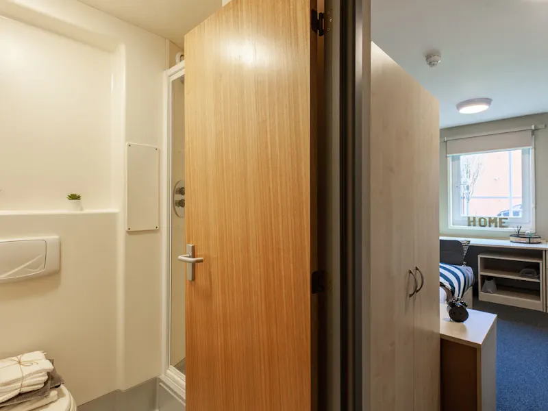 Classic Ensuite BATHROOM 3