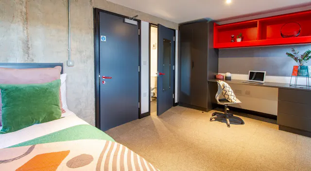 Classic Ensuite room image 1