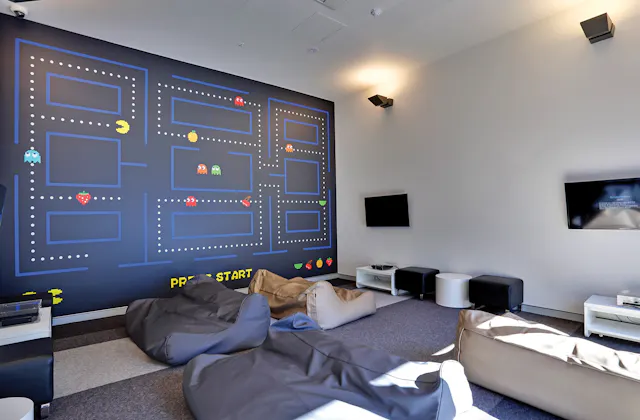 Twin Room In a 8 bedroom Apartment room image 1