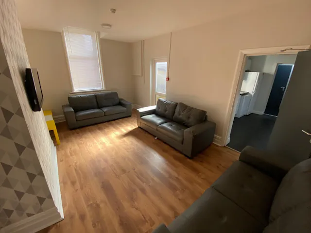8 Bedroom House room image 9