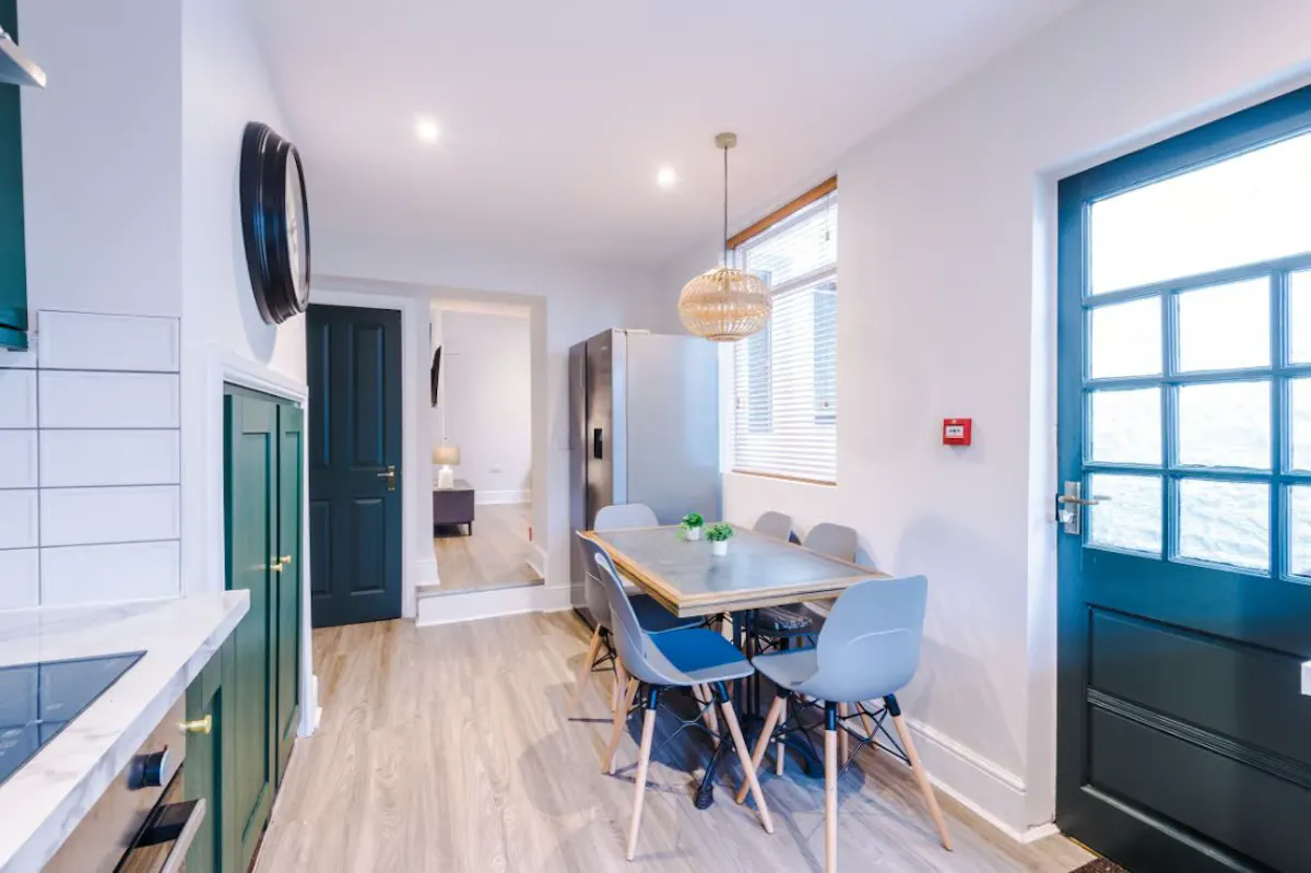 6 Bedroom Apartment COMMON_AREA