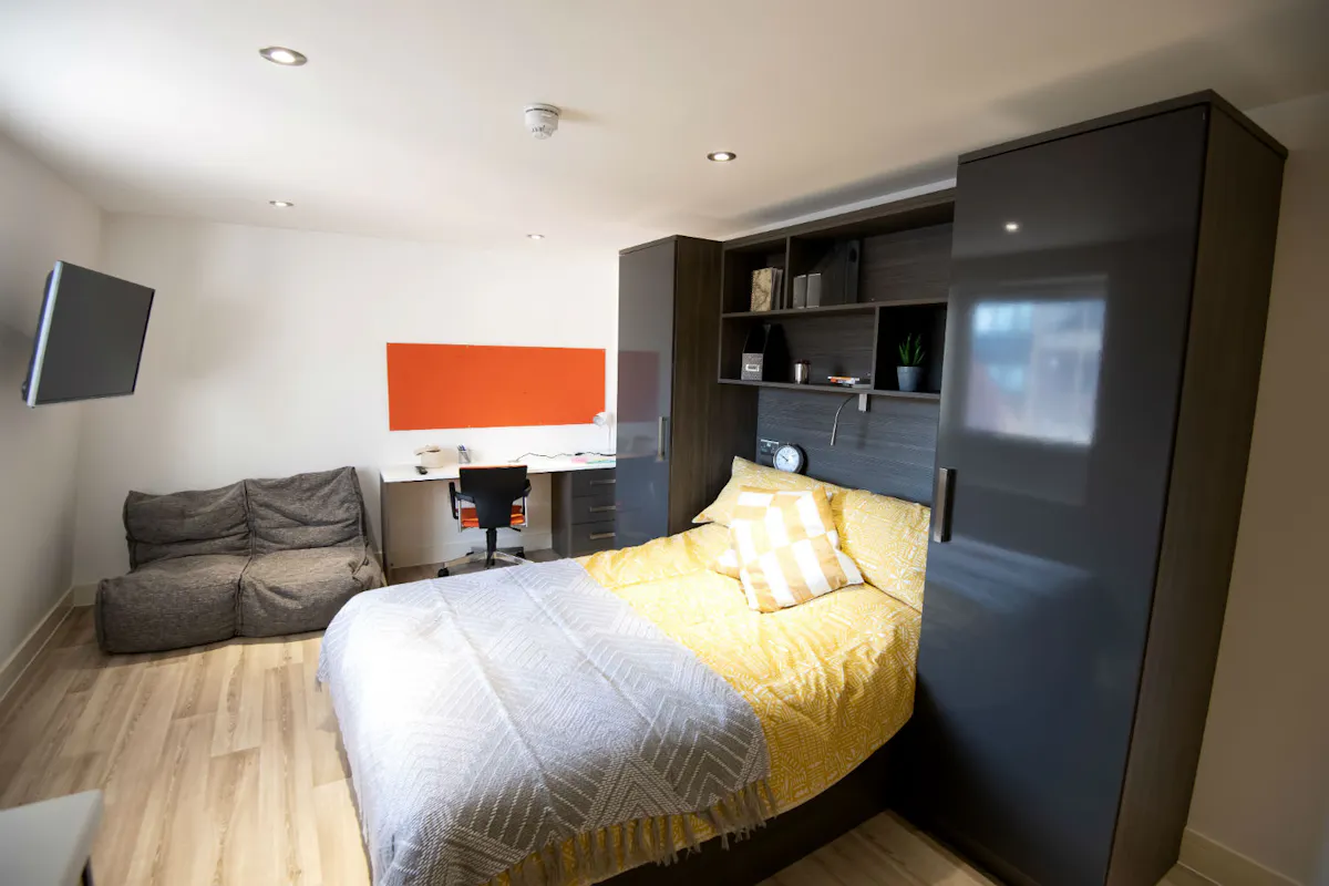 ROOM ROOM
