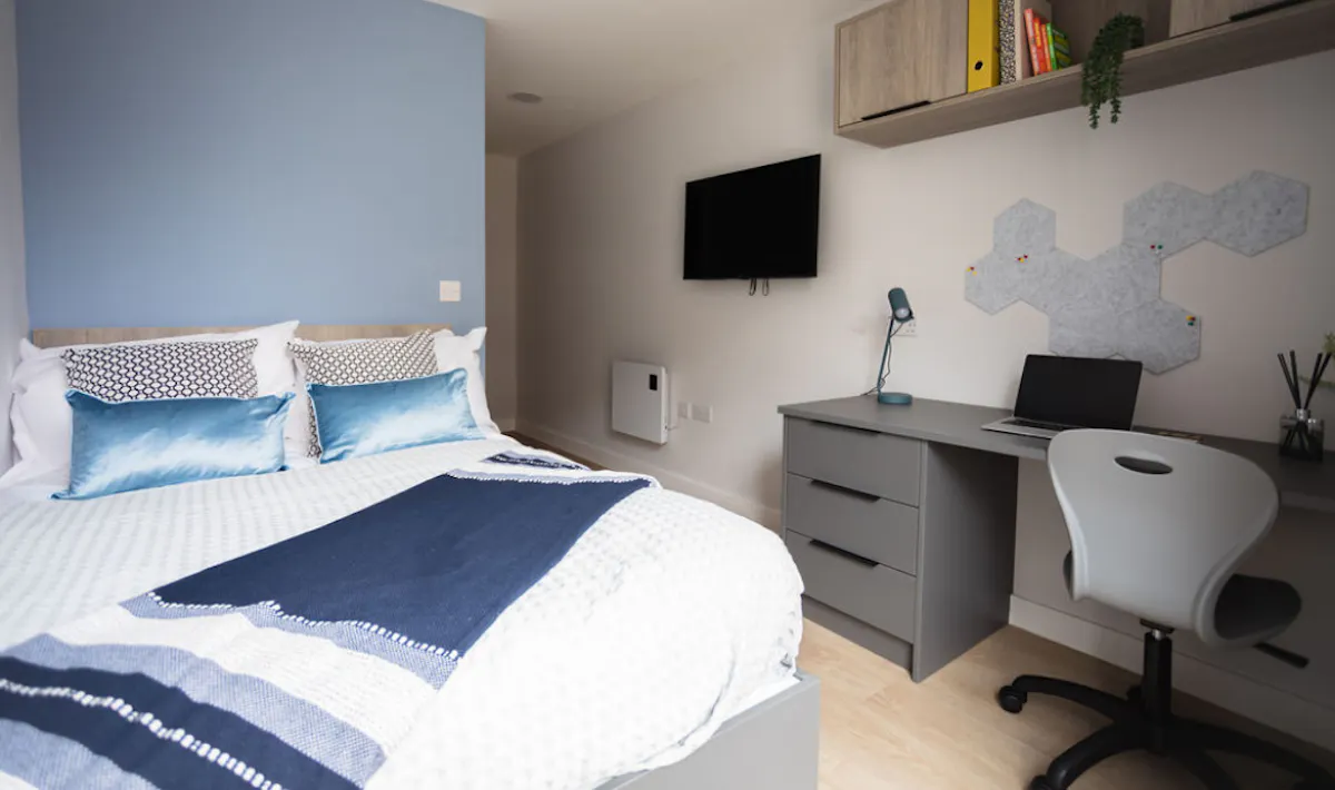 ROOM ROOM