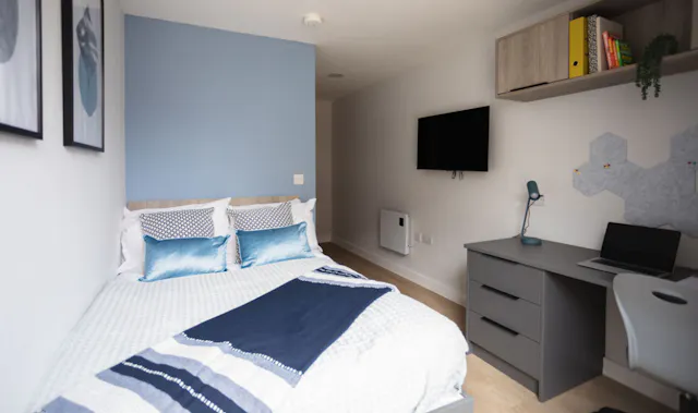 Townhouse Large En-suite room image 1