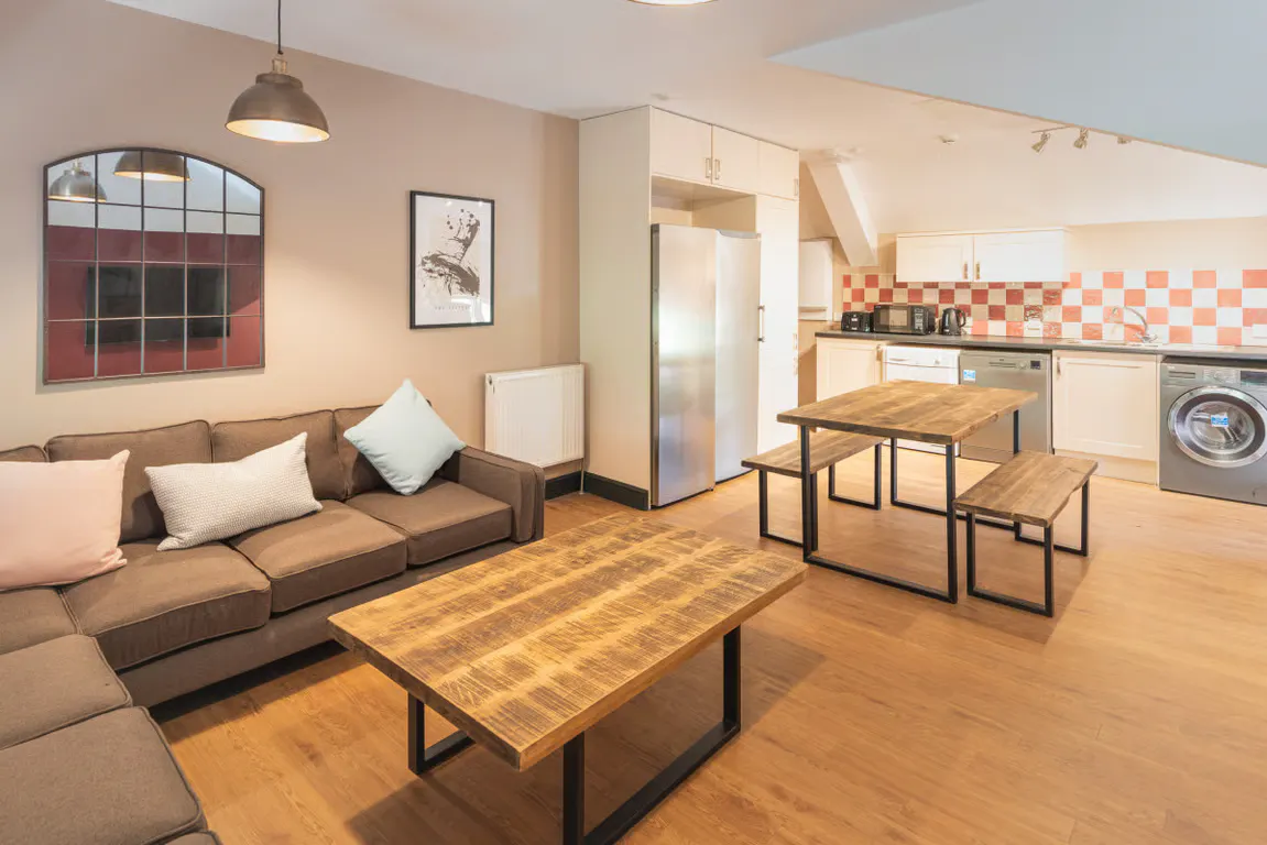 7 Bedroom Apartment COMMON_AREA 3