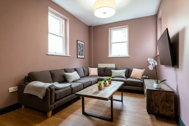 8 bedroom apartment room image 1