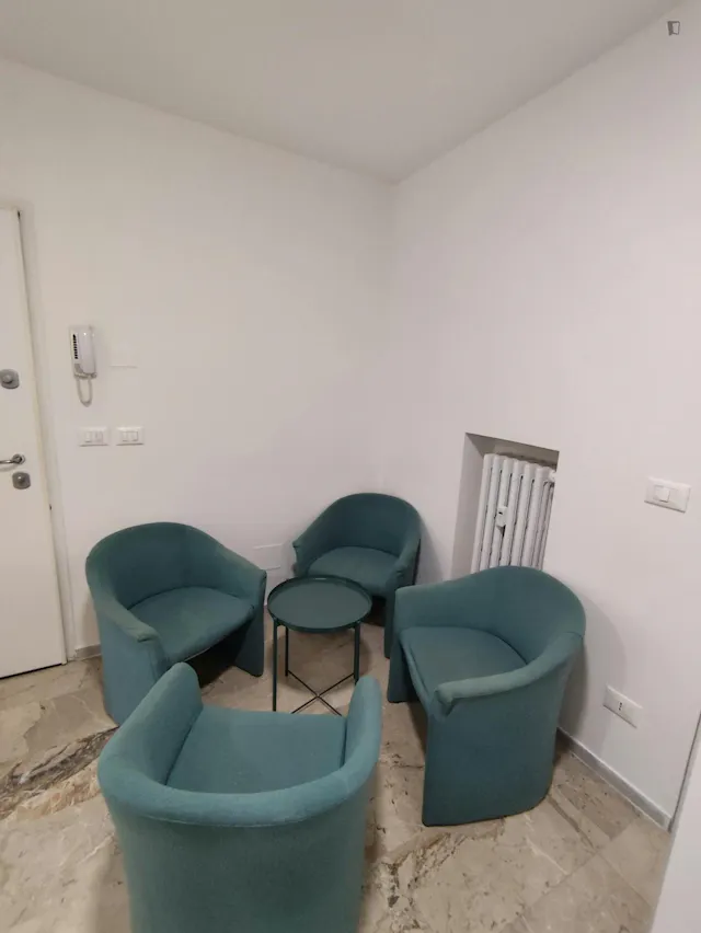 Bright single bedroom with balcony in central Bologna room image 1