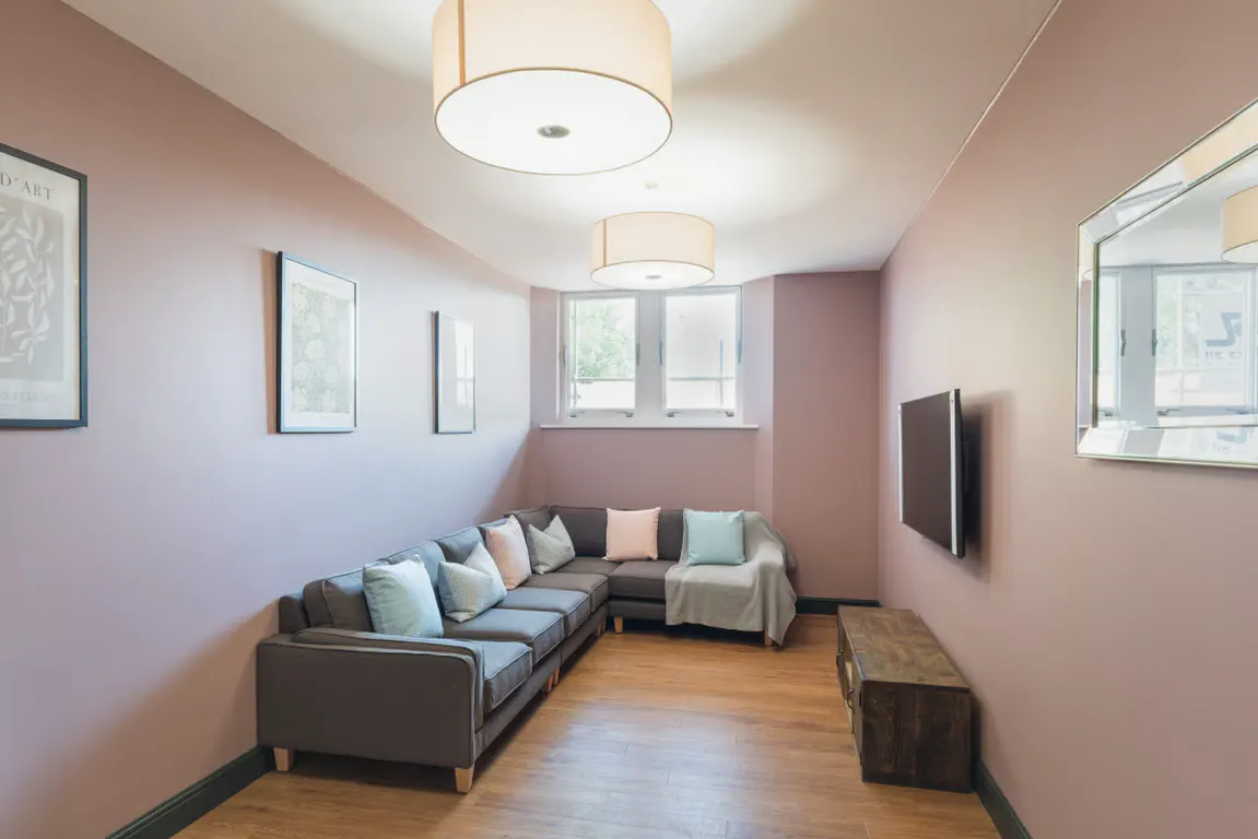 6 Bedroom Apartment COMMON_AREA 3