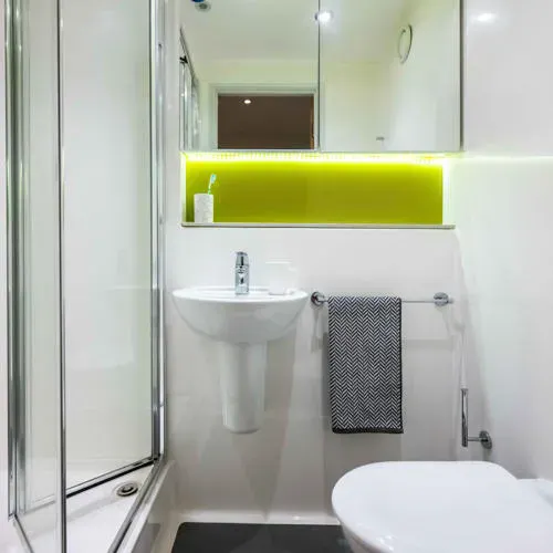 Campus Houses BATHROOM 4