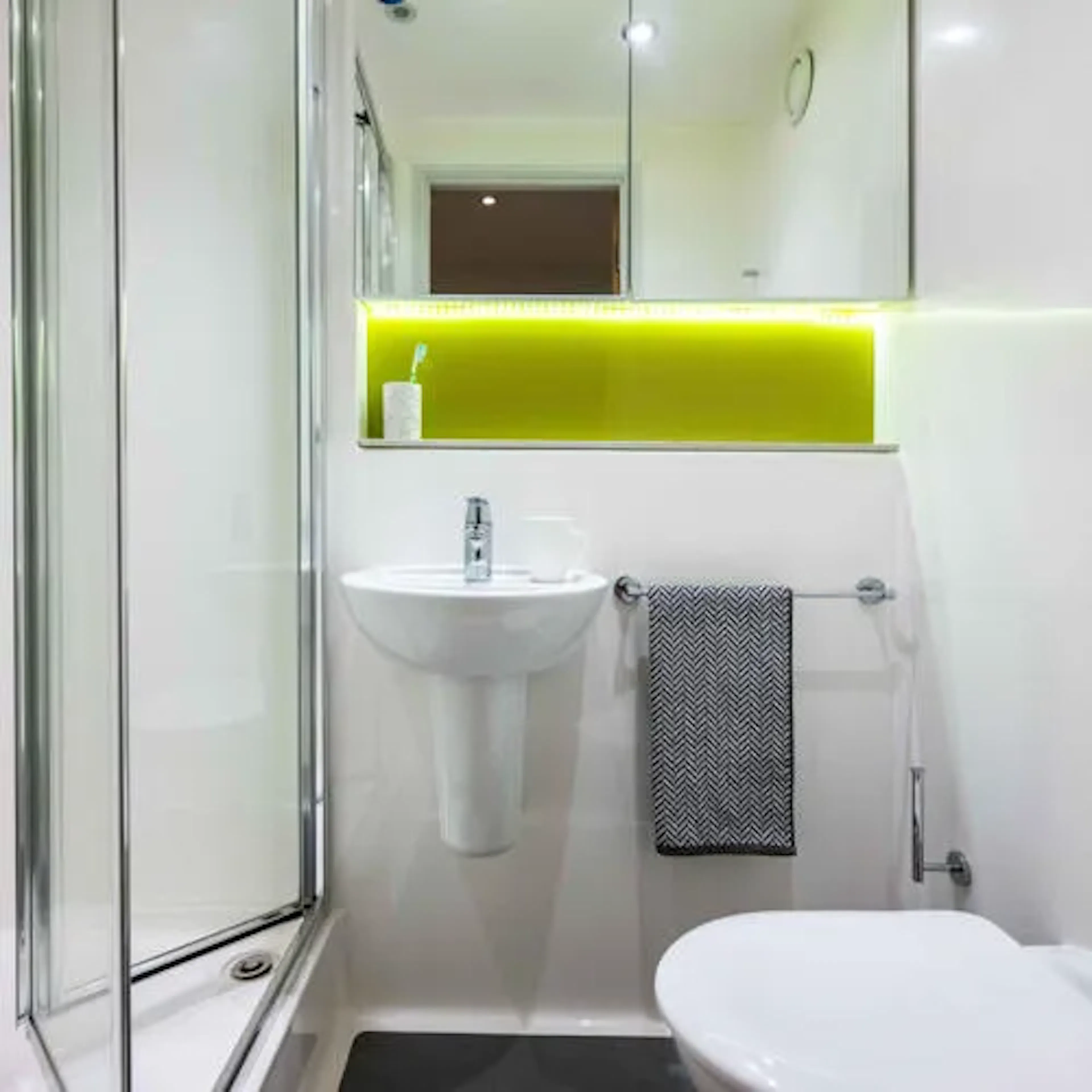 Campus Houses BATHROOM 4