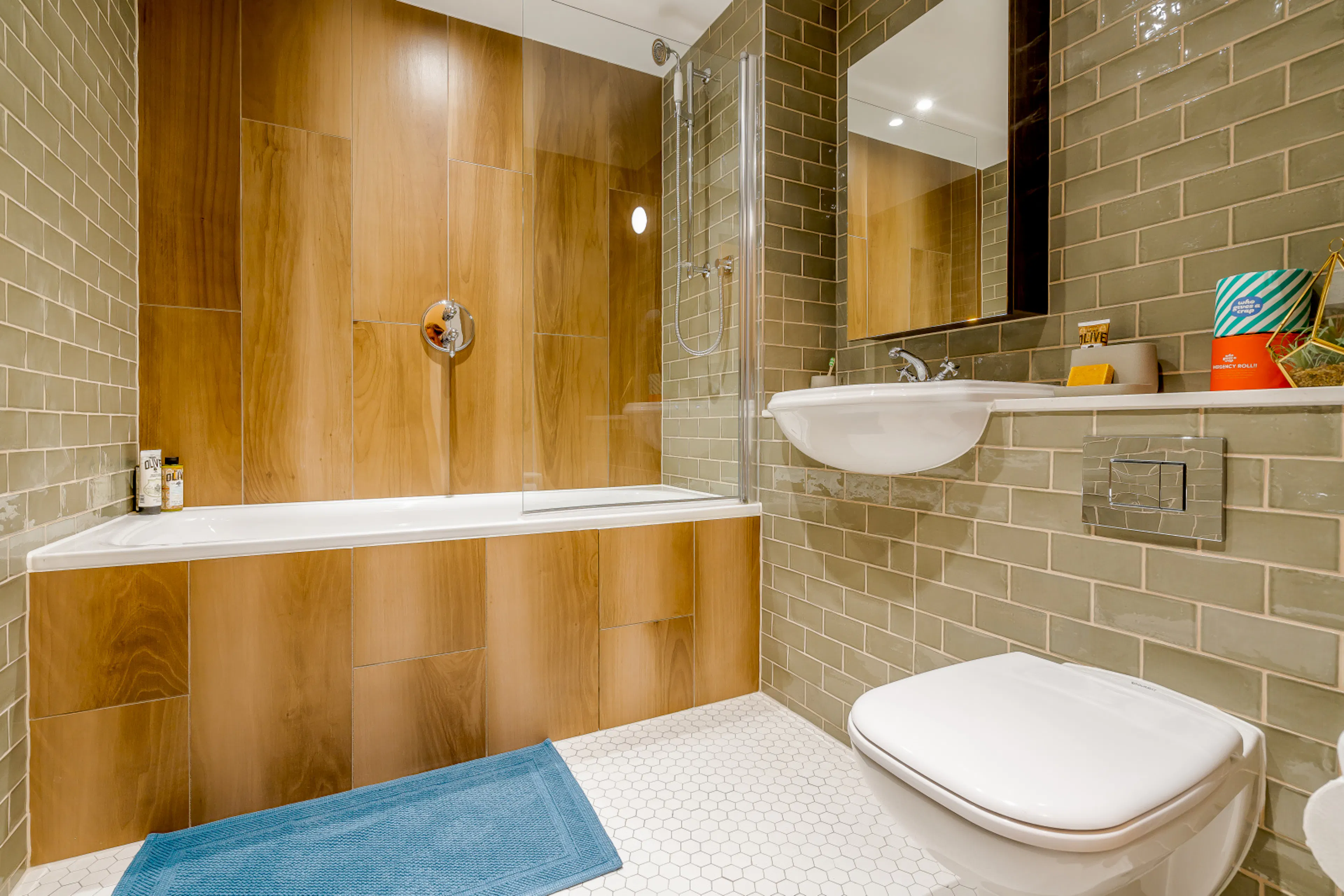 2 Bedroom Apartment BATHROOM 3
