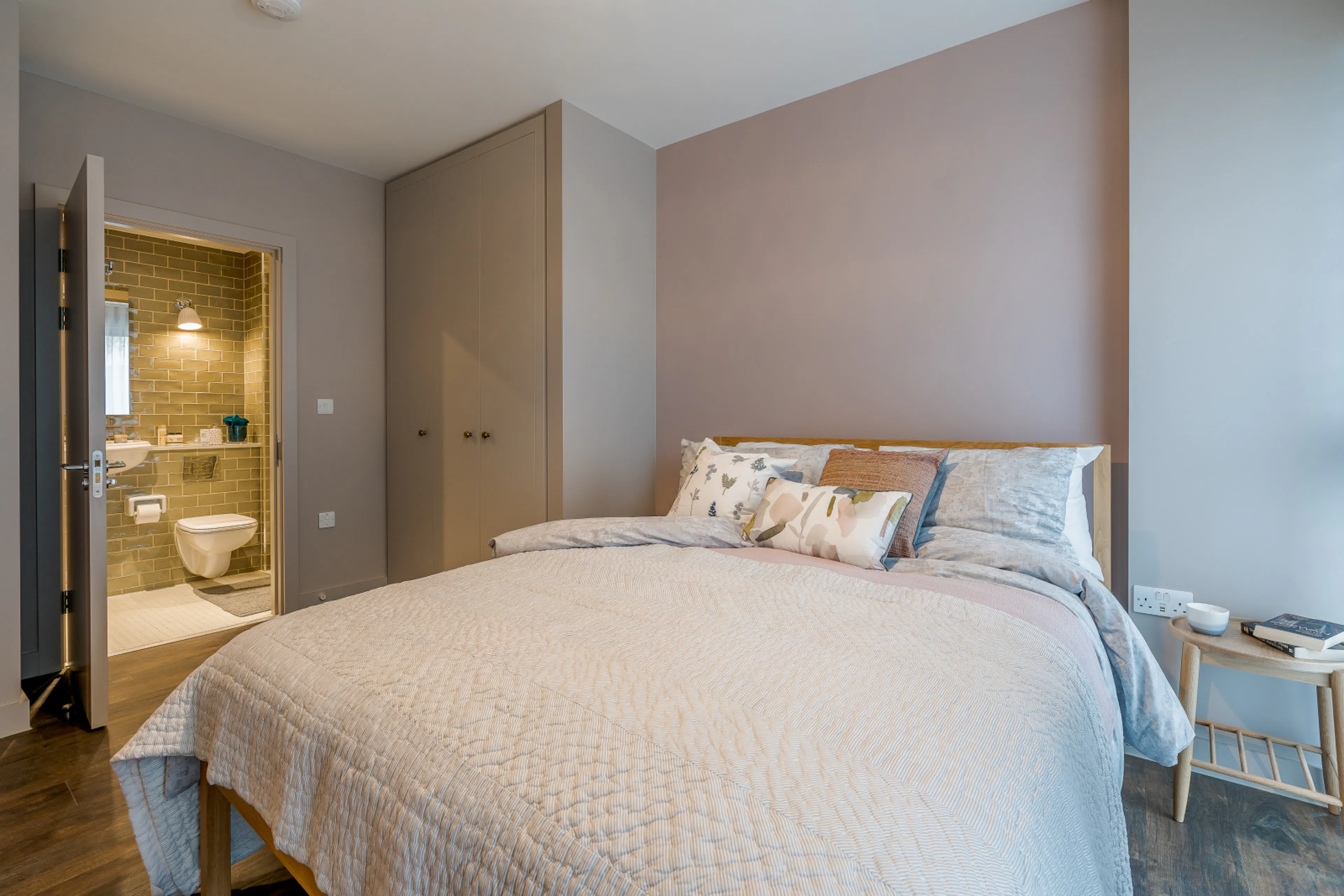 ROOM ROOM 1