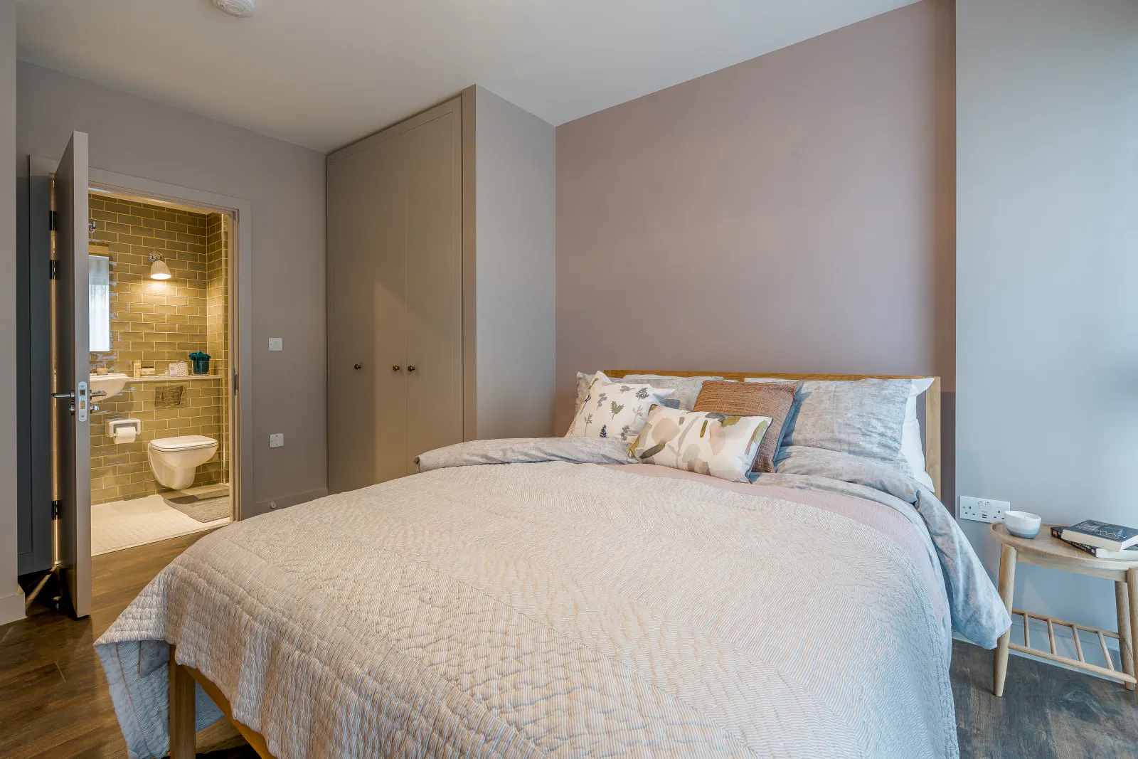 2 Bedroom Apartment ROOM 1