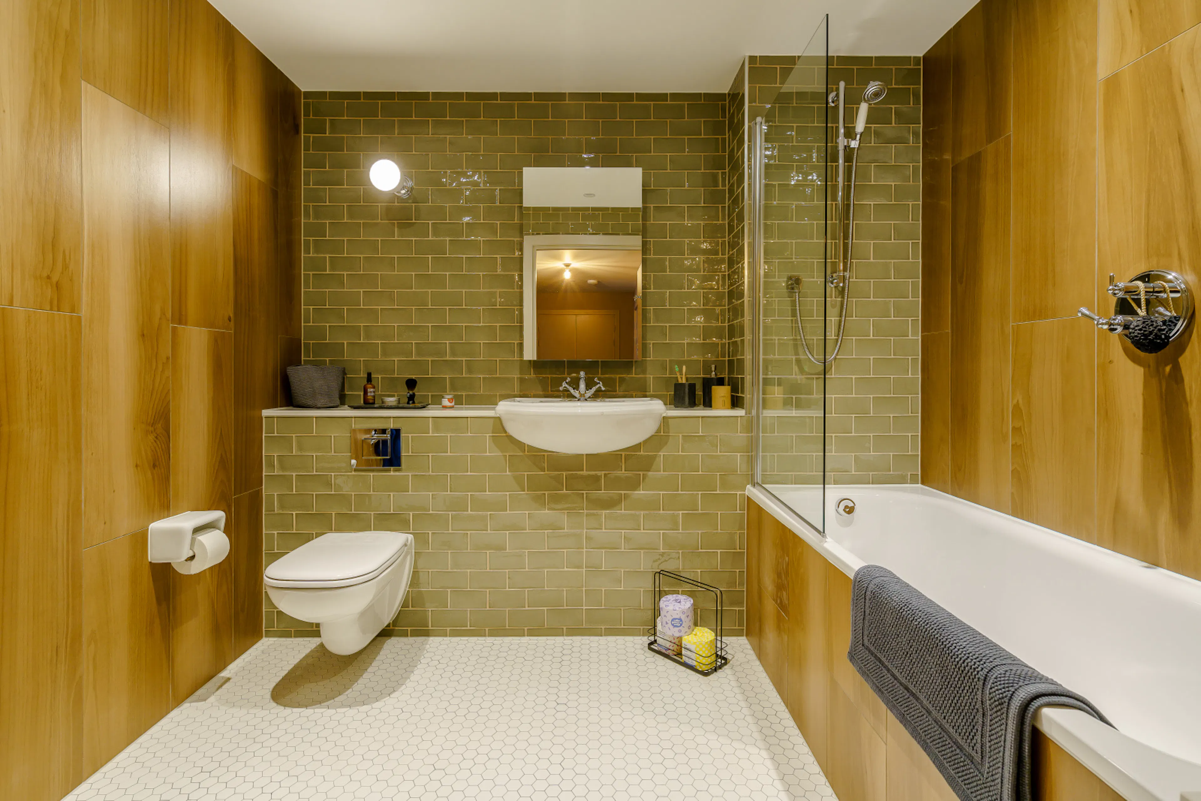 1 Bedroom Apartment BATHROOM 3