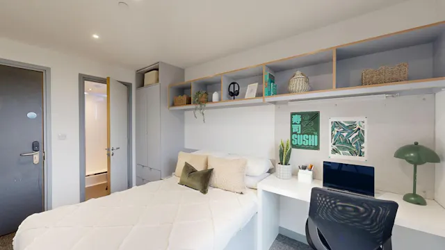 Canal View - En-Suite room image 6