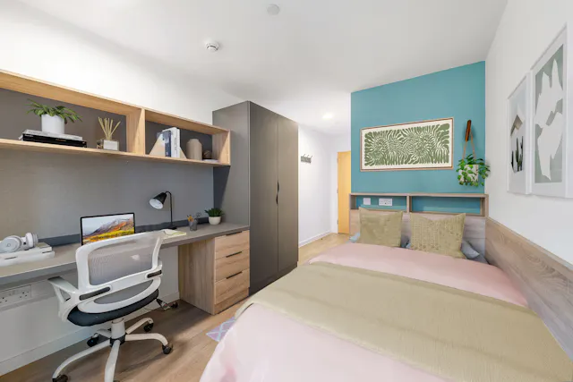 Platinum Ensuite Mid Level room image 1