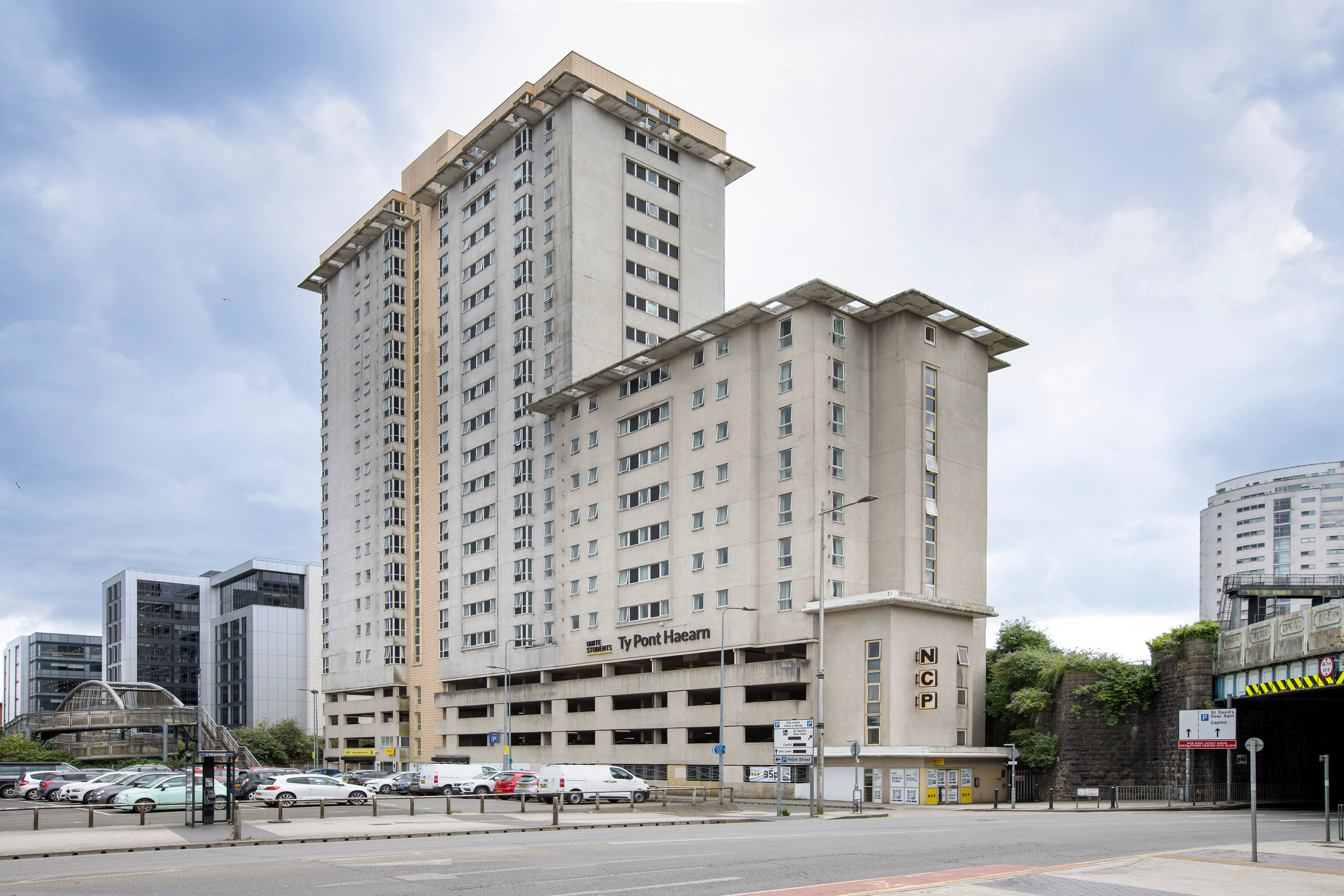 BUILDING