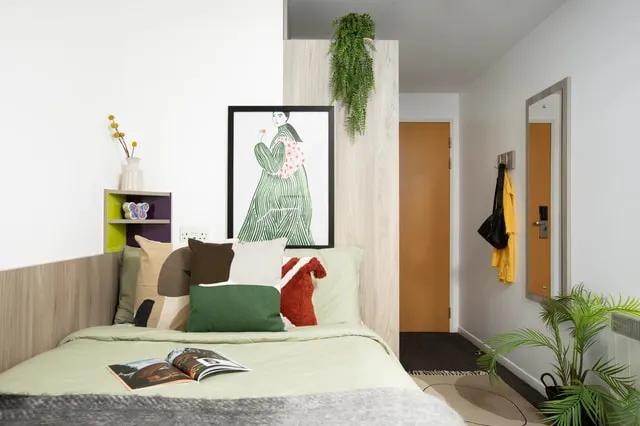 Ensuite: Three Bed Flat Medium Standard Double