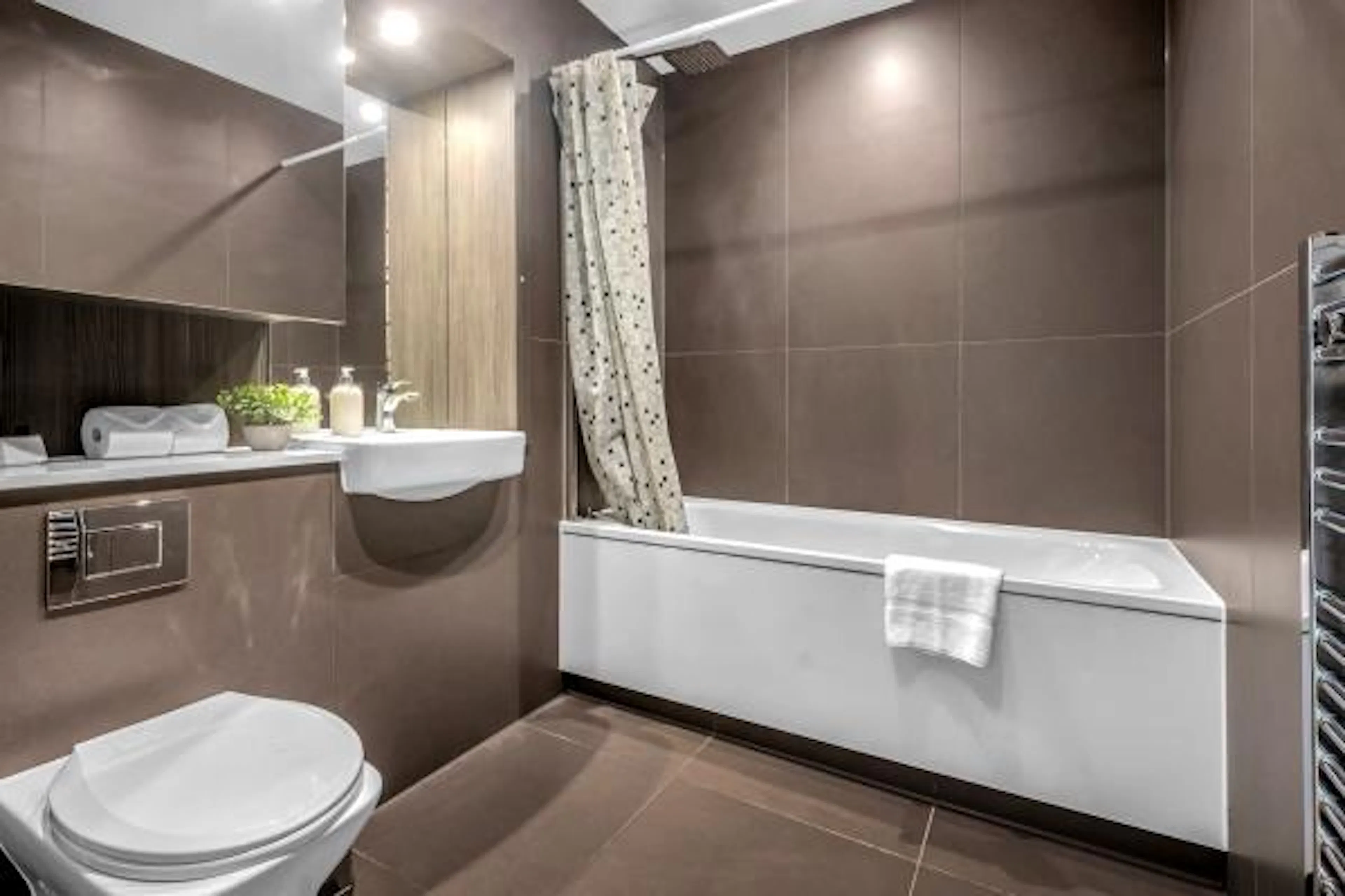 1 Bedroom Apartment BATHROOM 2